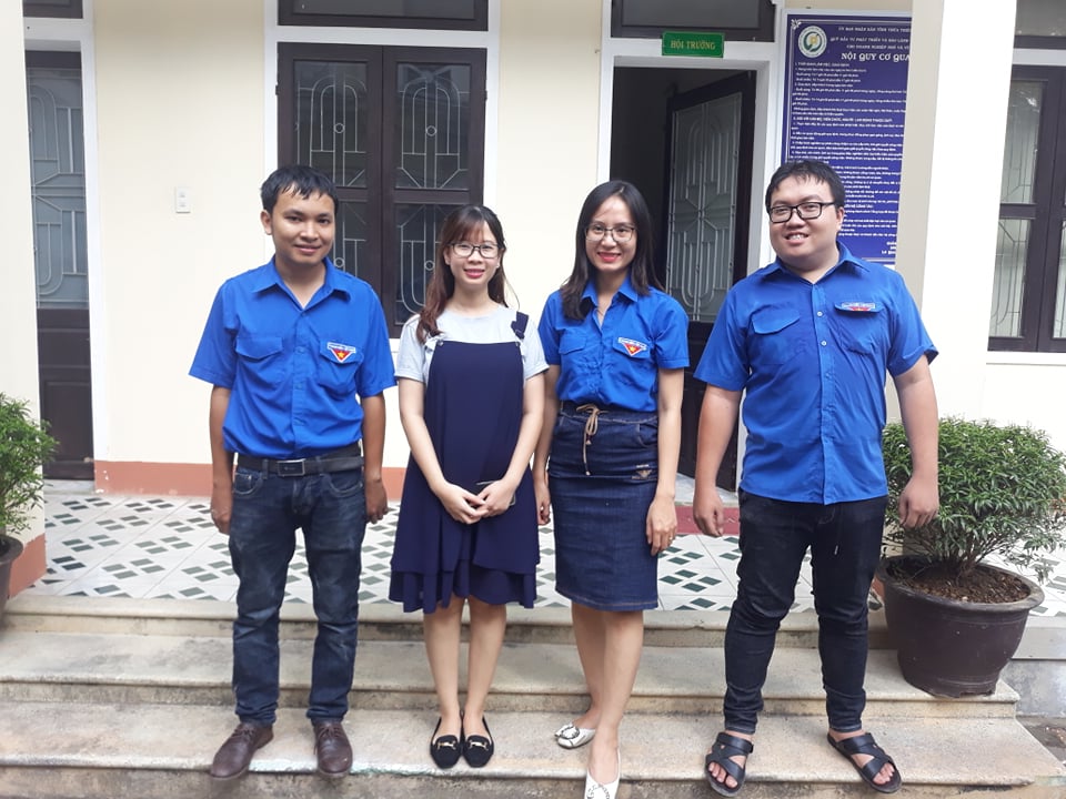 Chi đoàn Quỹ Đầu tư phát triển tỉnh Thừa Thiên Huế trồng cây tại cơ quan hưởng ứng Ngày chủ nhật xanh